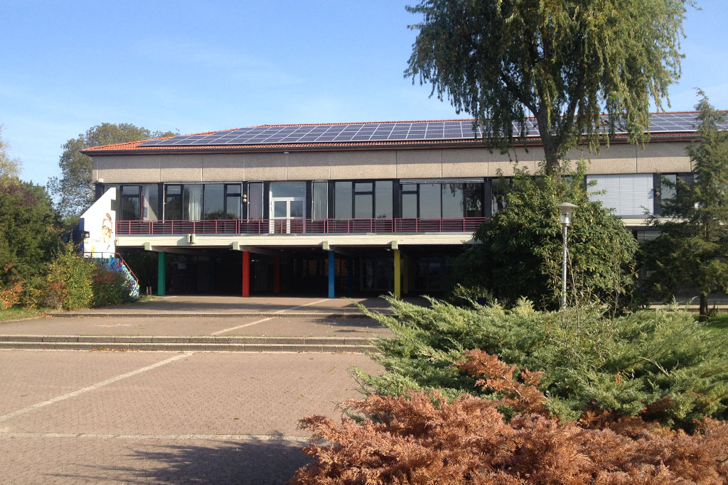 Außenansicht des Gymnasiums Lage