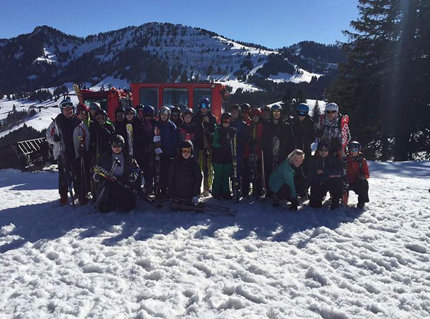 Gruppenfoto im Schnee